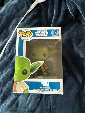 Funko Pop! Yoda Vinyl Figure - Green, Blue, White